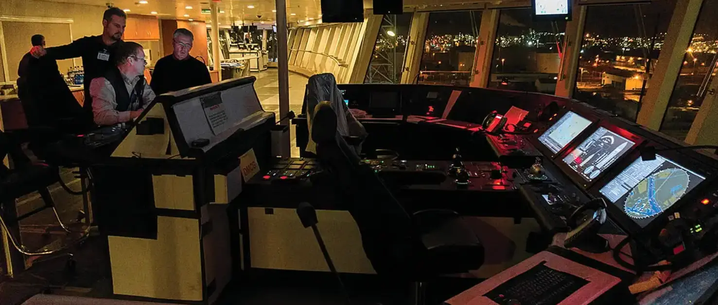 Lắp đặt và bảo dưỡng hệ thống vô tuyến điện và nghi khí hàng hải